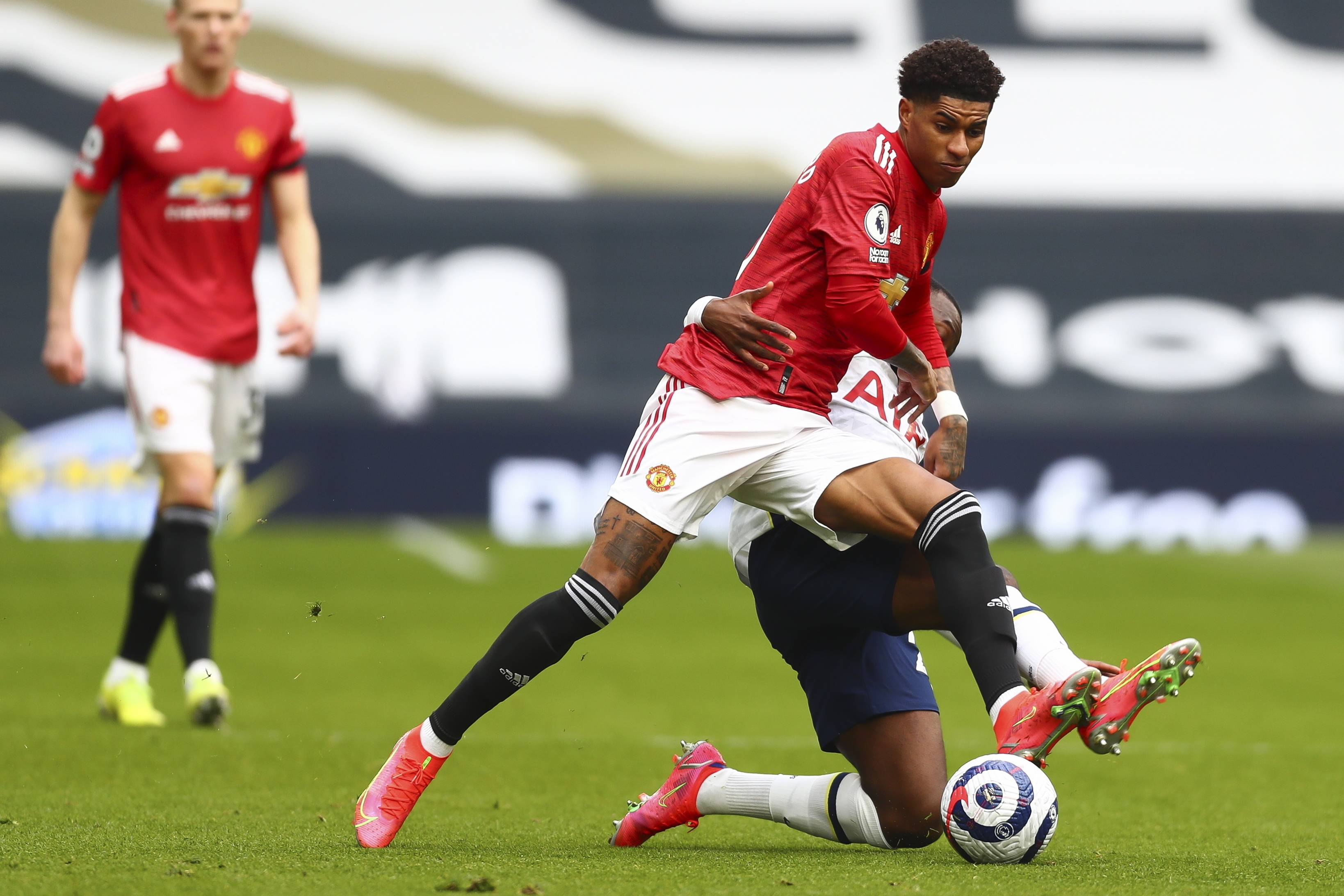 将肩负起更 将肩负起更